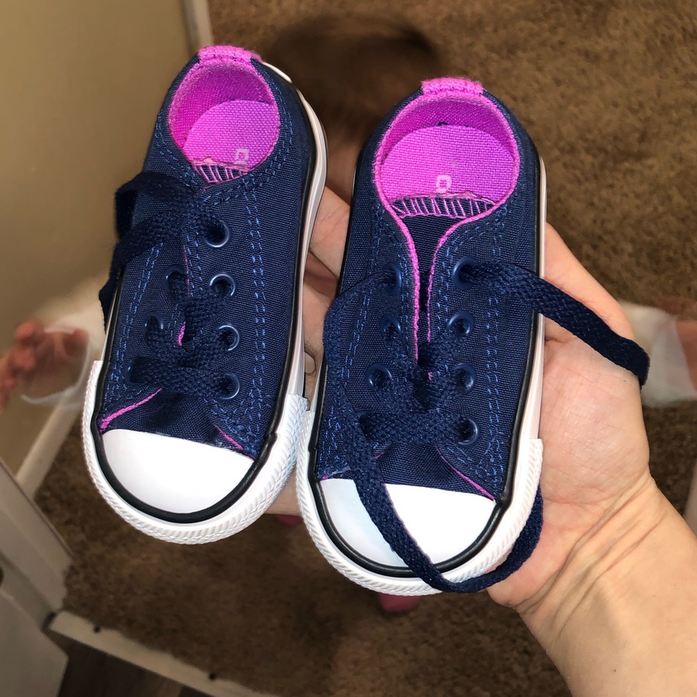 Toddler size 4 converse